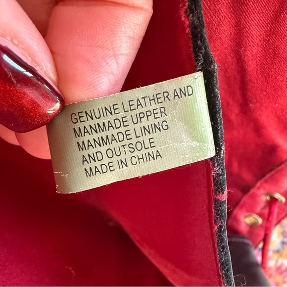 NWOT Timberland Black Leather Red Satin Gold Detail Lace Up Boots Size 6 - Picture 11 of 12